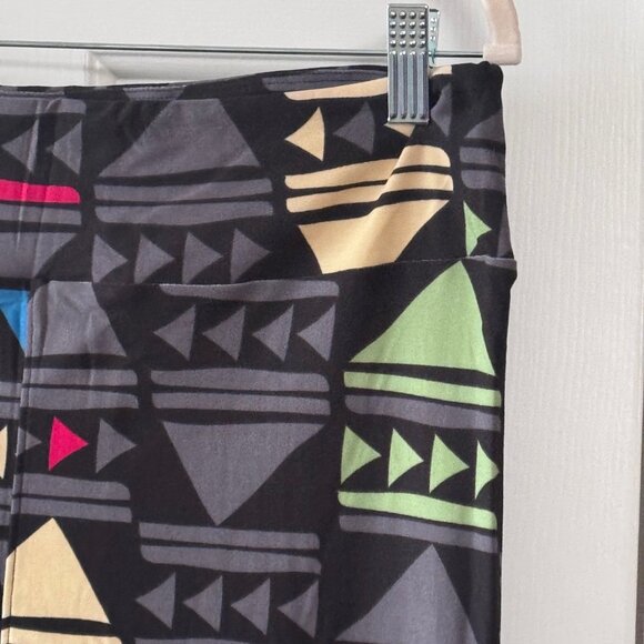Lularoe Black Geometric Print Leggings TC Tall and Curvy New in Package - Picture 6 of 10